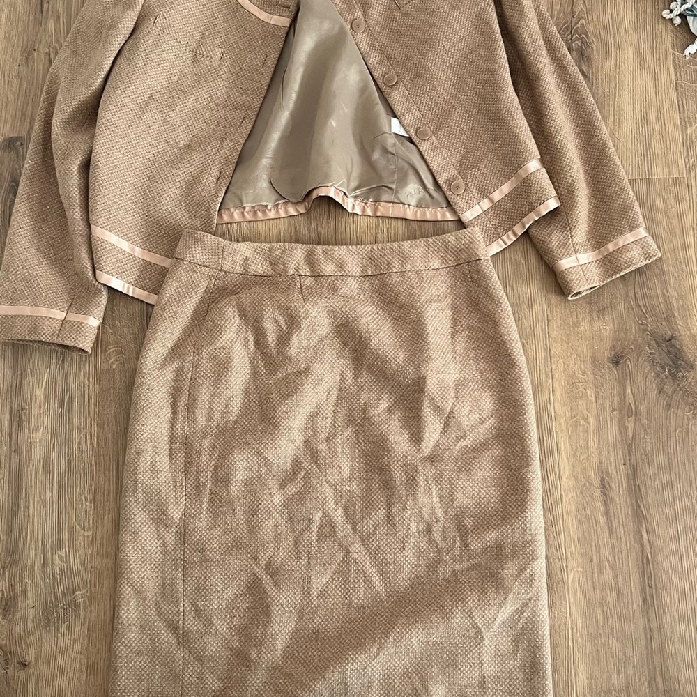 Jones Wear Tan Pencil Skirt Set Knee-Length Casual